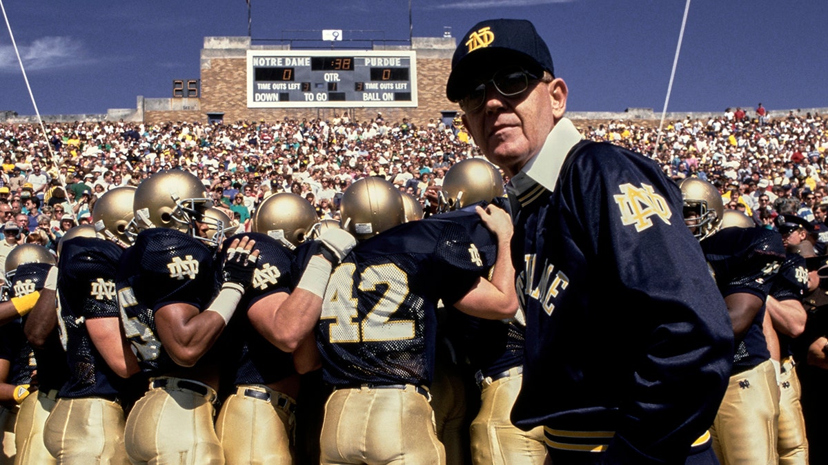 Lou Holtz Purdue'ya Karşı