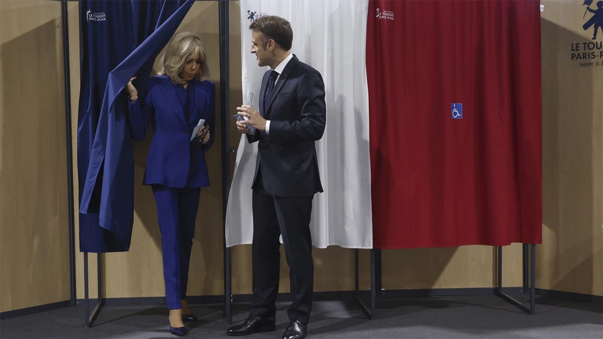 Macron votes