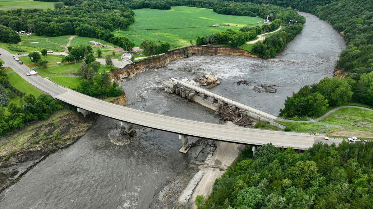 Puente y presa en Minnesota tras inundaciones