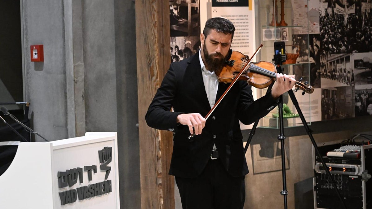 Yad Vashem plays violin