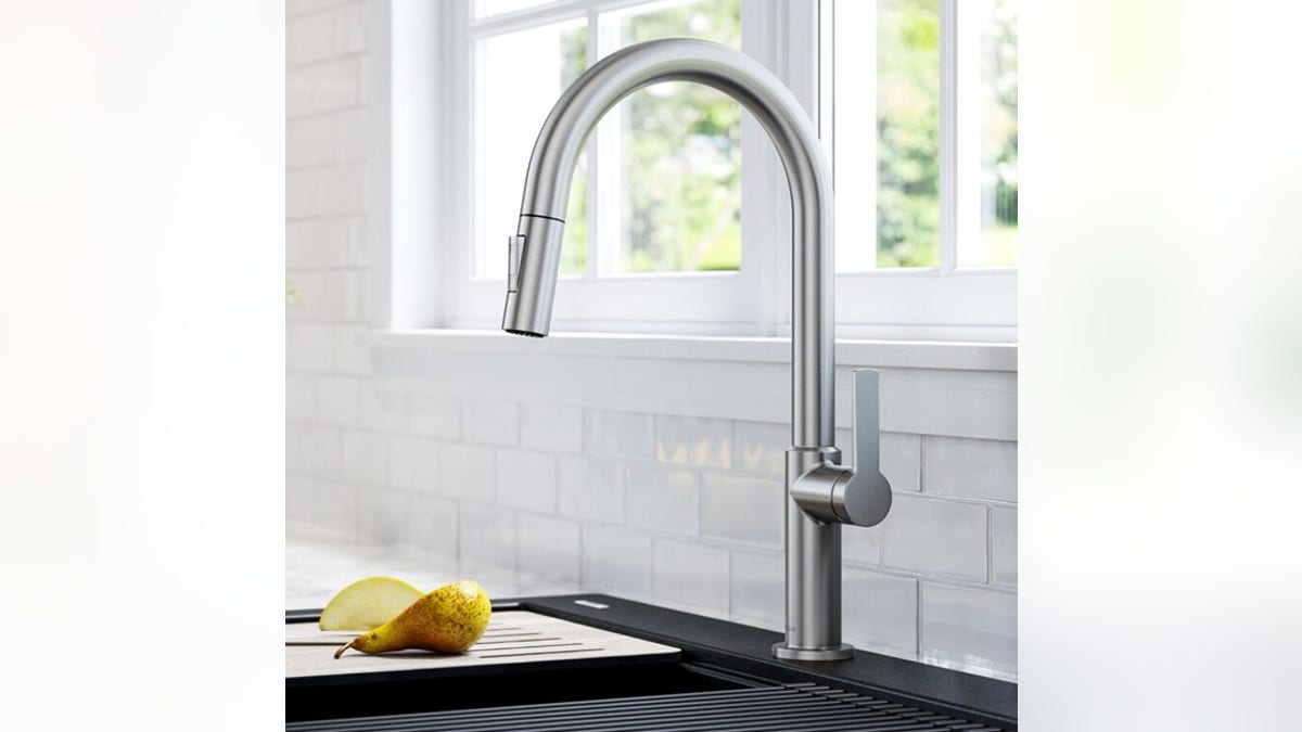 Dishes can get a lot easier with this powerful faucet. 