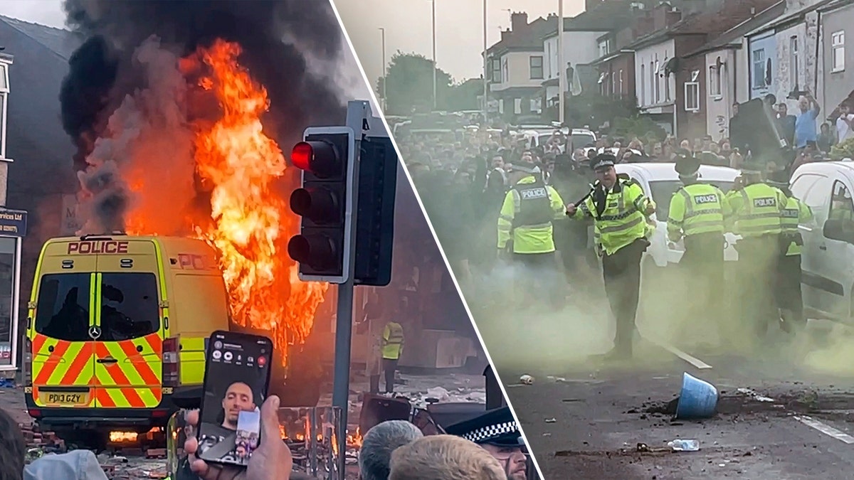 Furgón policial en llamas durante los disturbios en Southport, Inglaterra, izquierda, El humo separa a los miembros de la policía y al público amotinado en Southport, Inglaterra, derecha