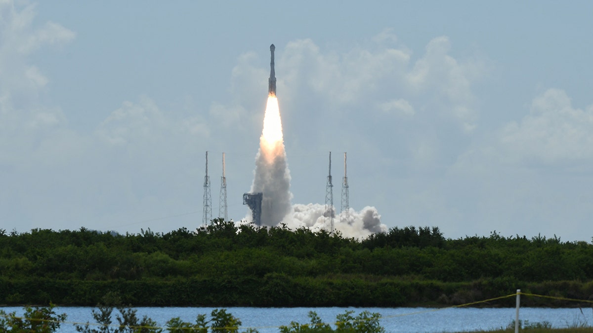 A nave espacial Boeing CST-100 Starliner da NASA lança o primeiro voo de teste tripulado