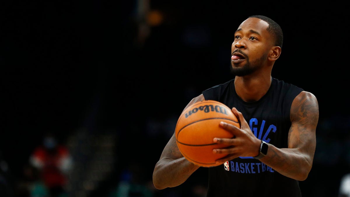 Terrence Ross warms up