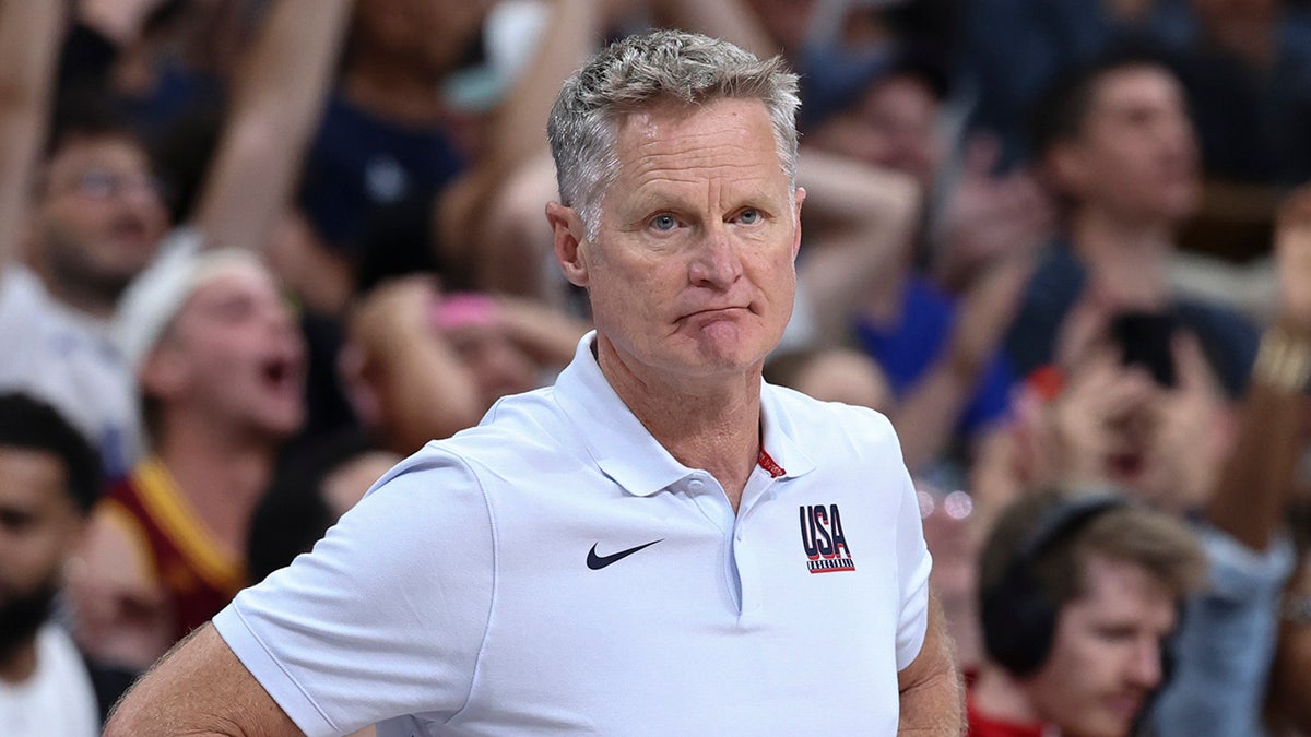 Steve Kerr looks at the court