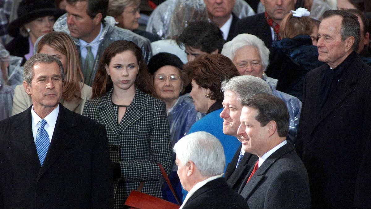 Los presidentes Bush y Clinton, y el vicepresidente saliente Al Gore