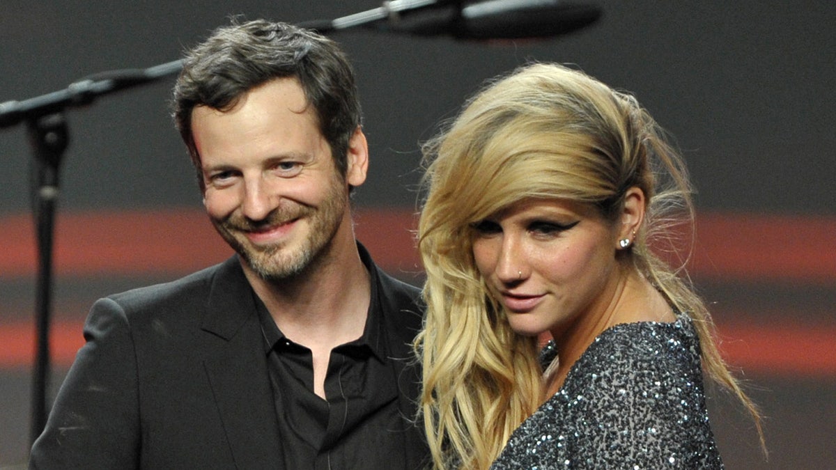 Una foto del Dr. Luke y Kesha