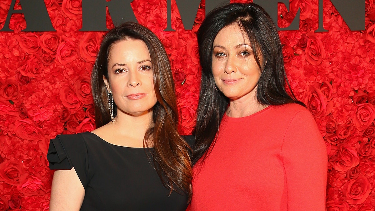 Shannen Doherty and Holly Marie Combs on the red carpet together.