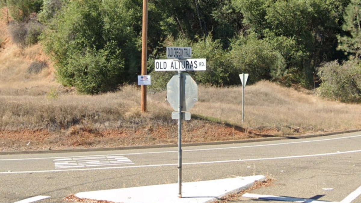 La intersección de Oregon Trail y Old Alturas Road en Redding.