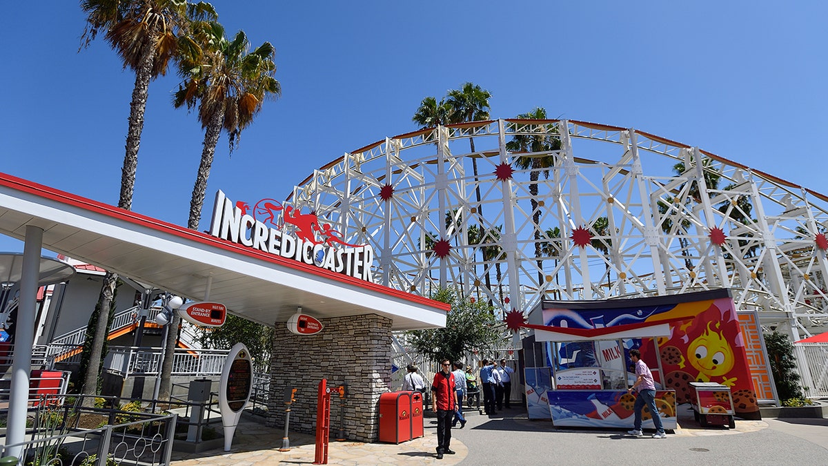 Incredicoaster wide shot of entrace