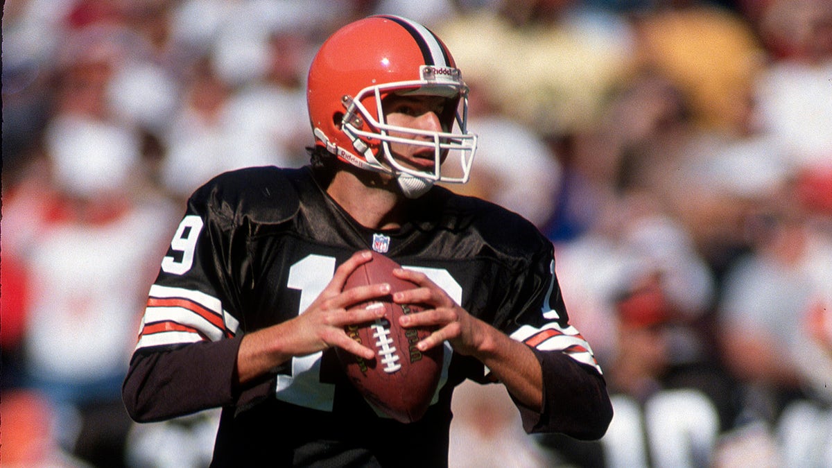 Browns great Bernie Kosar reveals Parkinson's, liver disease diagnoses ...