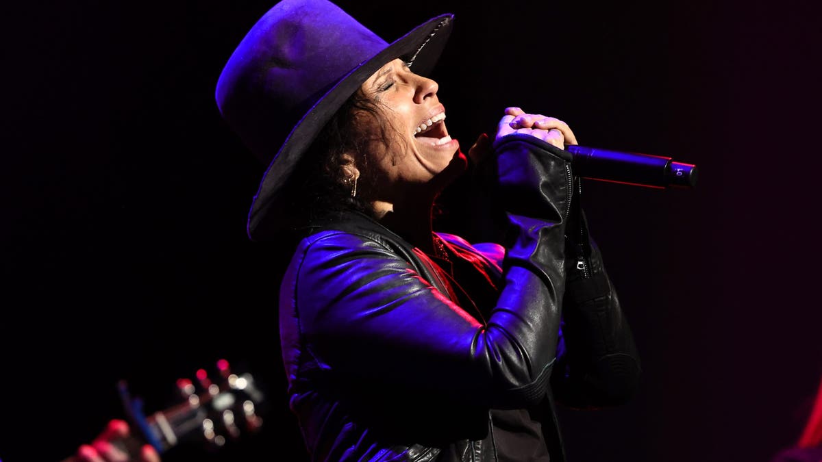 A photo of Linda Perry