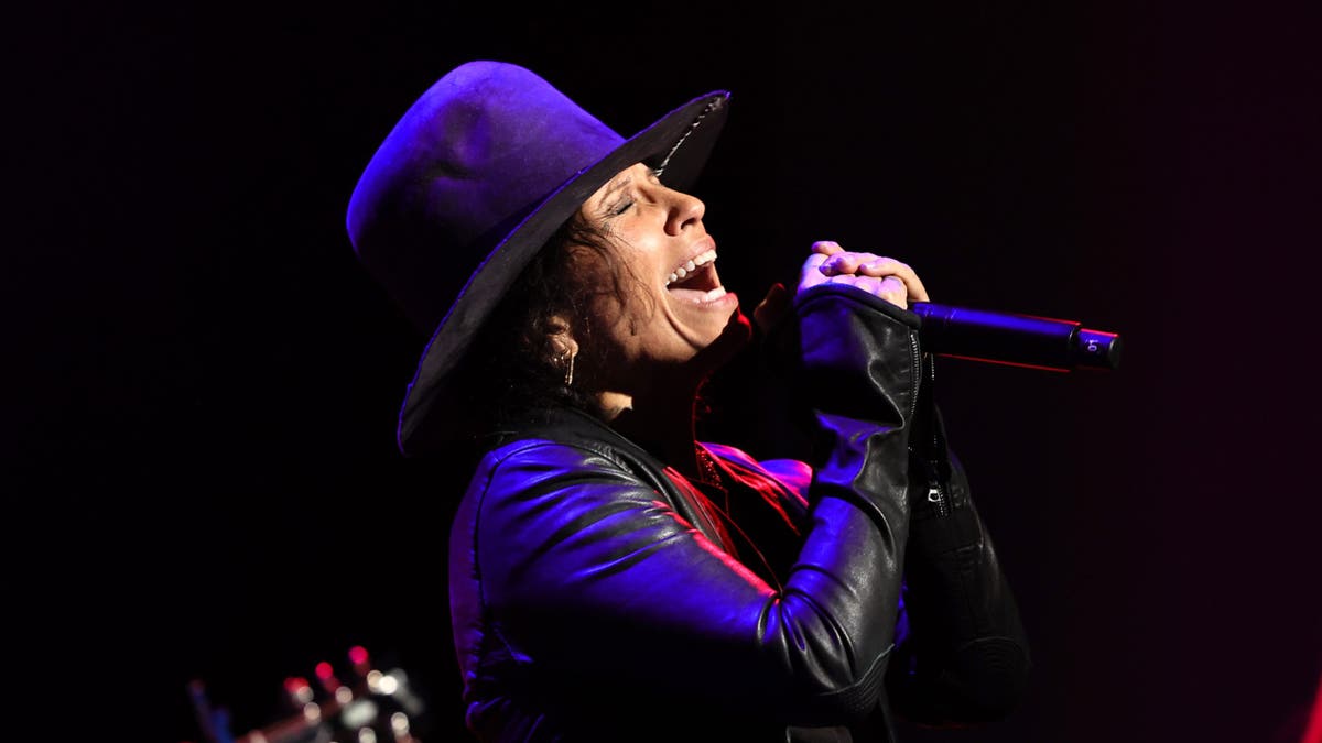 A photo of Linda Perry