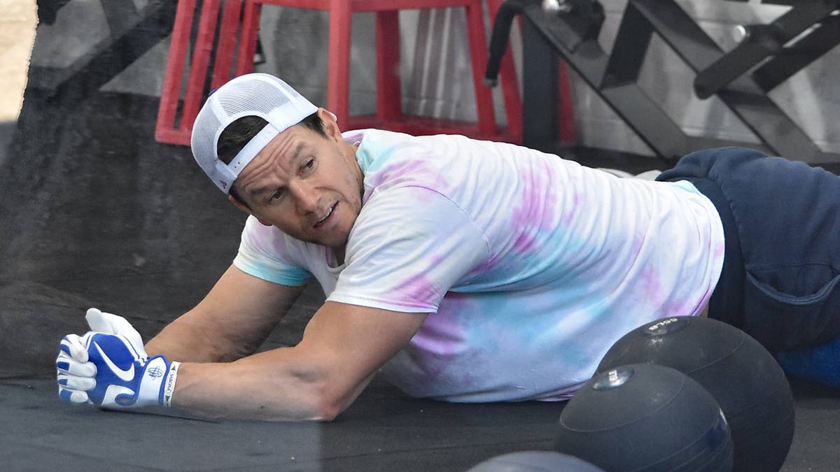 Mark Wahlberg working out