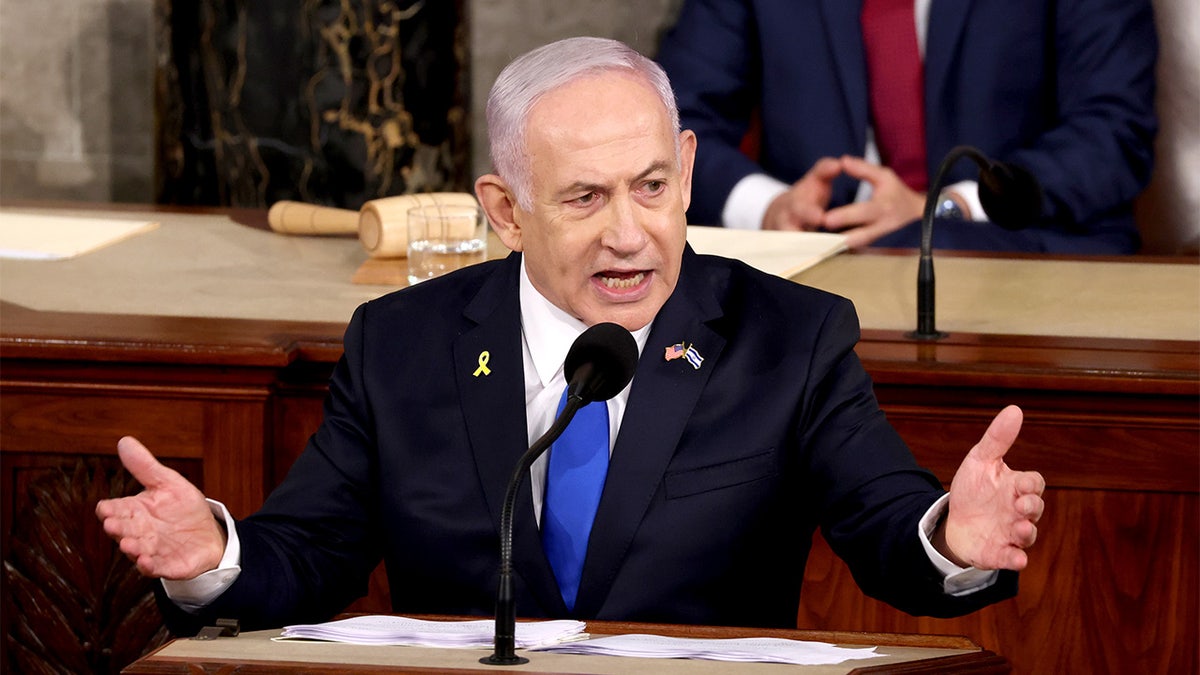 Netanyahu addressing Congress