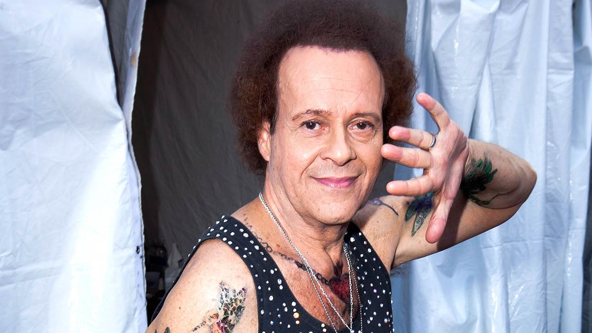 richard simmons smiling with hand raised