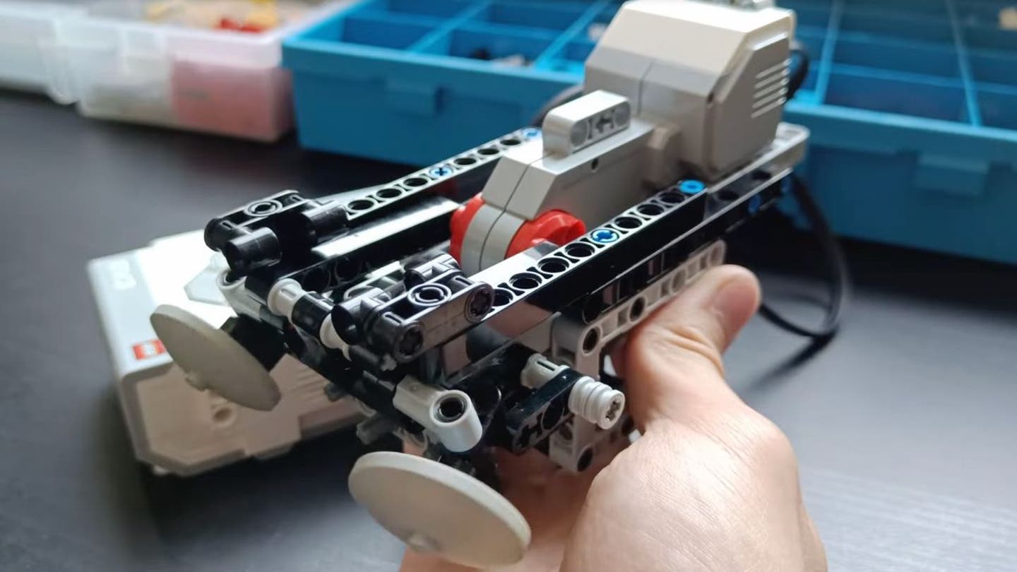 Dave: The World's Most Advanced AI-Powered Lego Robotic Head