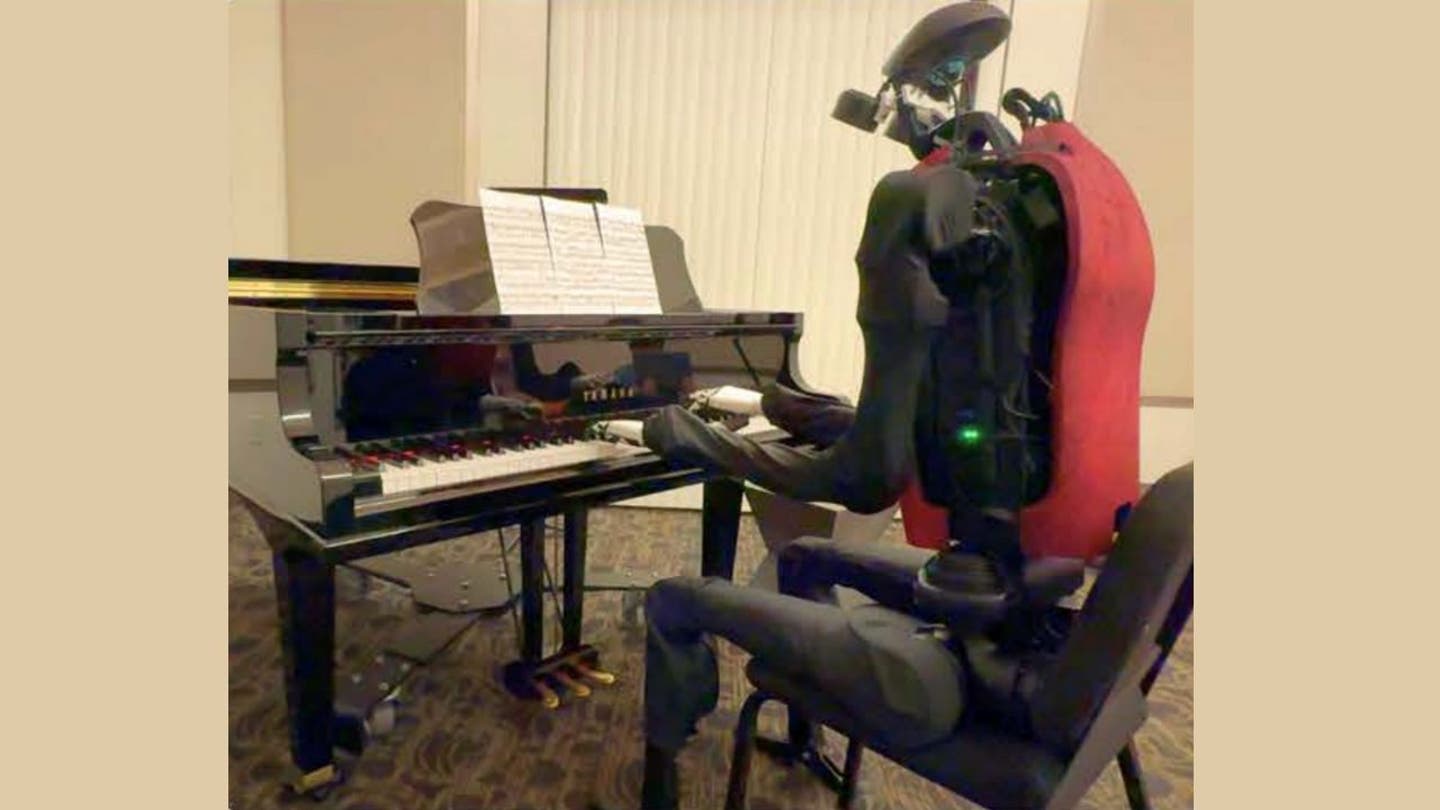 5 HumanPlus robot can go from playing the piano to ping pong to