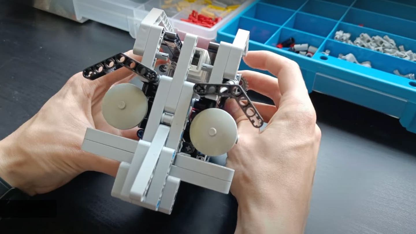 Dave: The World's Most Advanced AI-Powered Lego Robotic Head