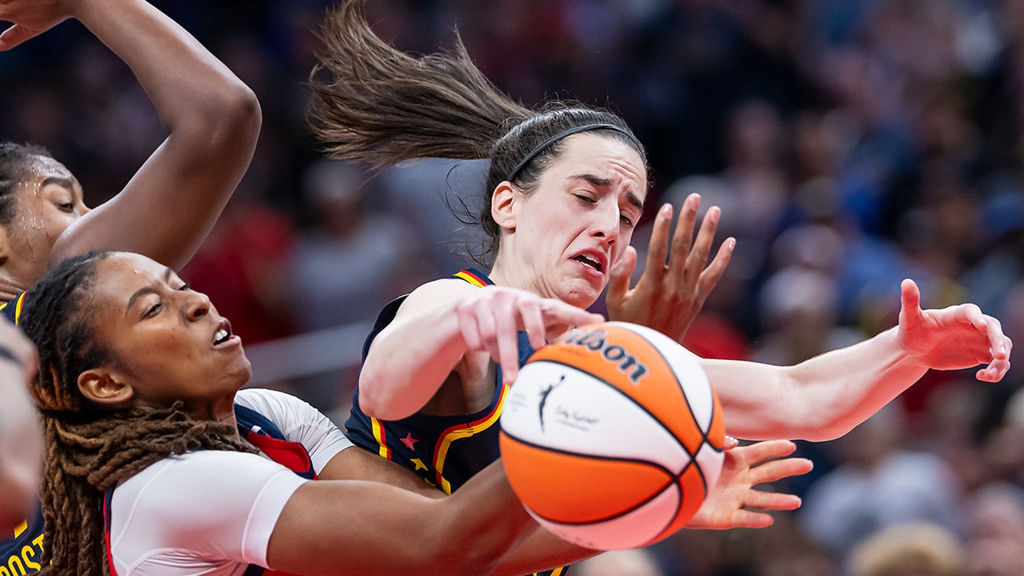 Clark and Reese Emerge as Frontrunners for WNBA Rookie of the Year Award