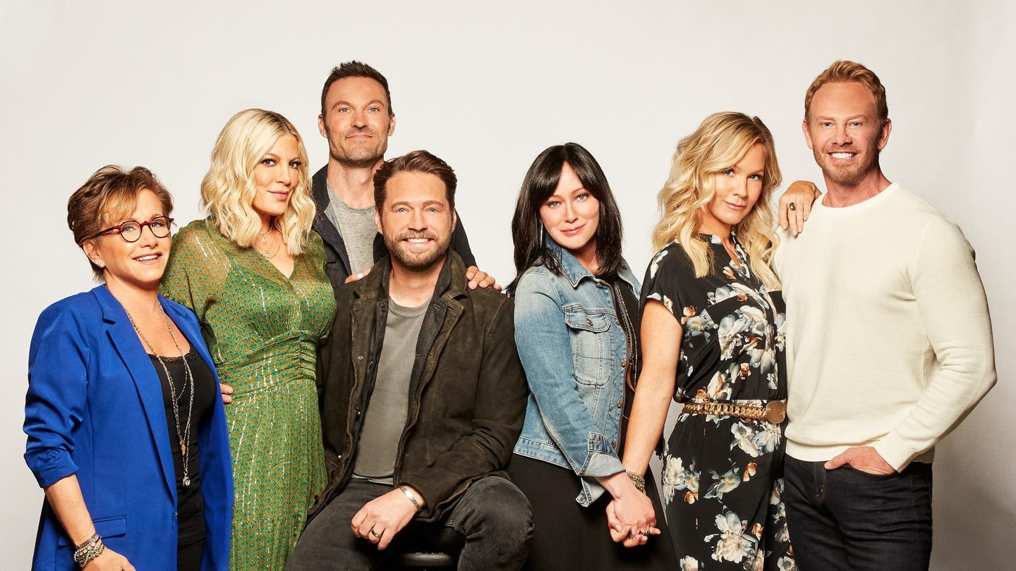 'Beverly Hills, 90210' Cast Applauds Shannen Doherty's 'Incredibly Brave' Cancer Battle