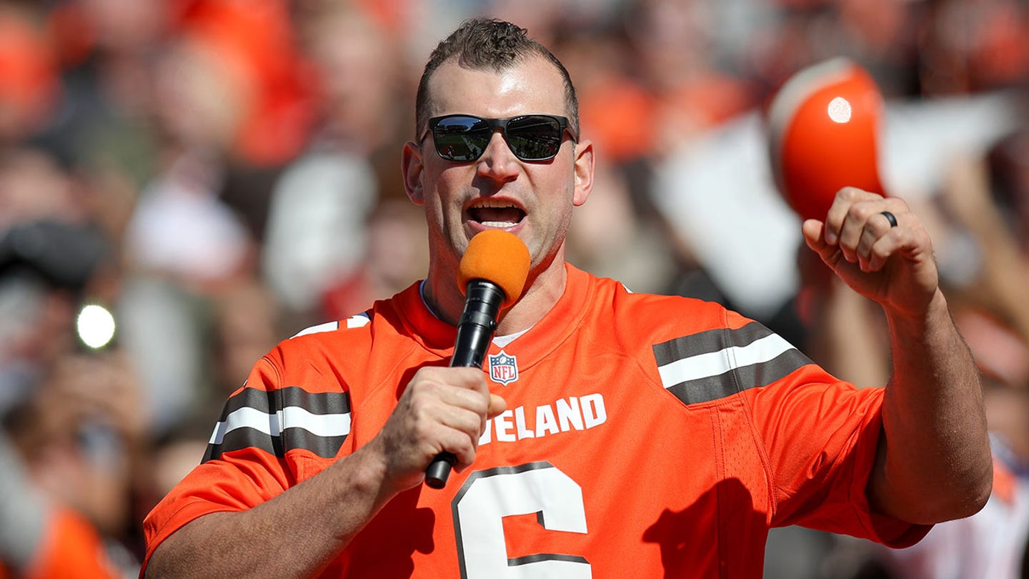 NFL Hall of Famer Joe Thomas Criticizes Woman for Disrespecting National Anthem