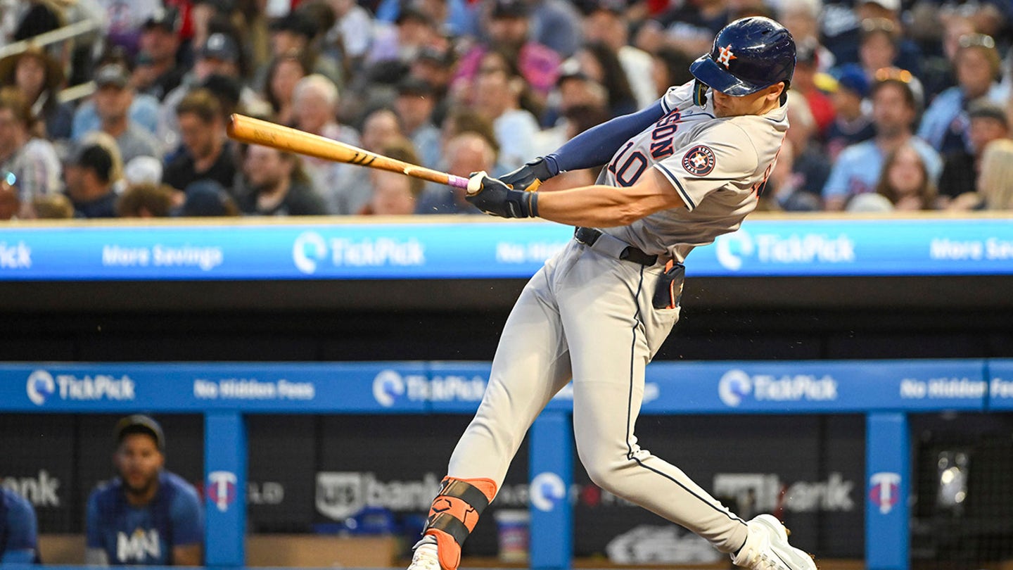 Rookie Astros Outfielder Makes Unbelievable Catch in Eighth Inning