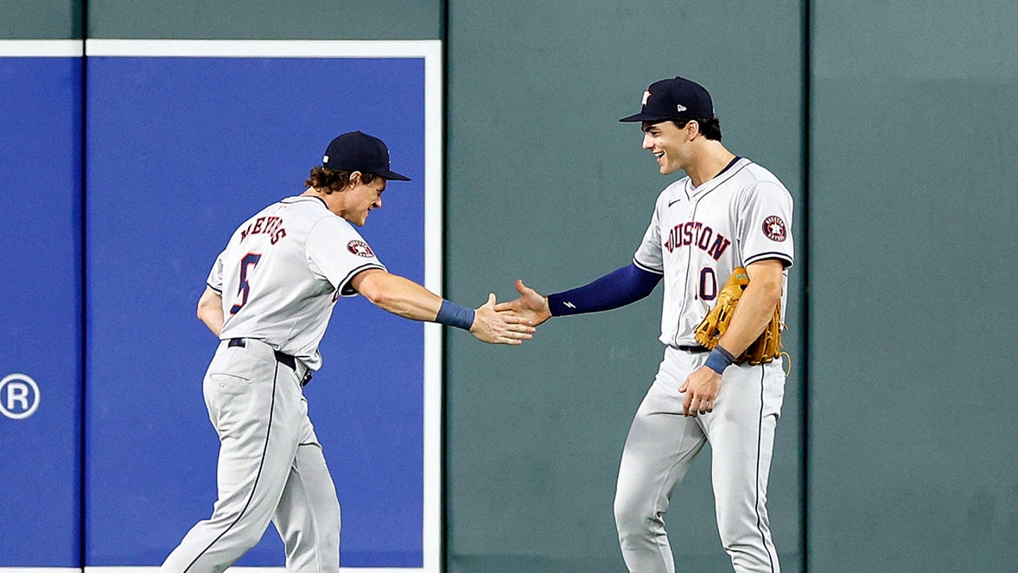 Rookie Outfielder Makes Catch for the Ages