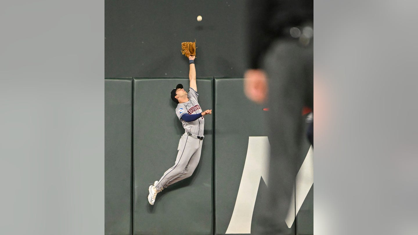 Rookie Astros Outfielder Makes Unbelievable Catch in Eighth Inning