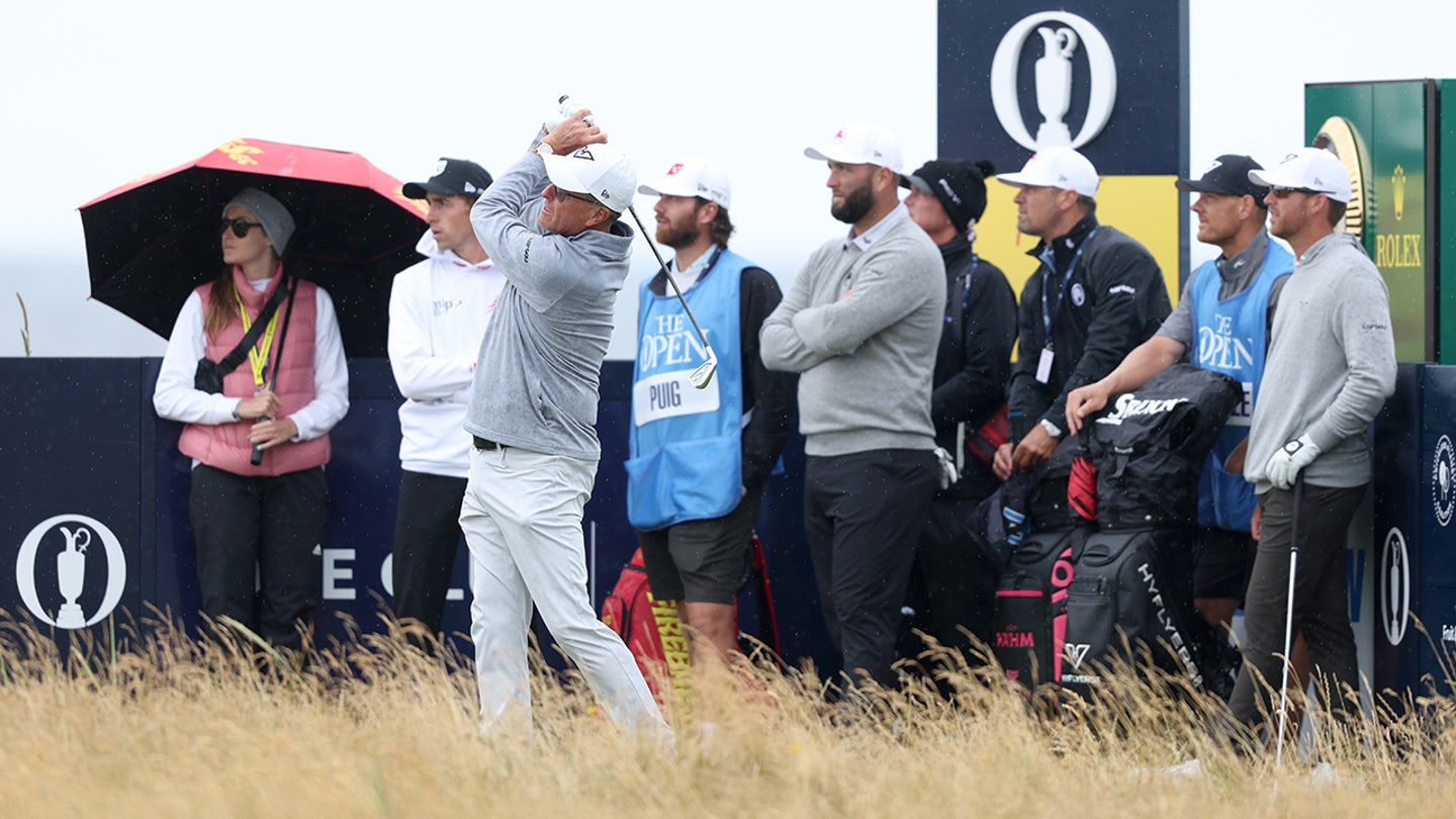 Mickelson Wears Joggers at The Open After Losing Wager to YouTube Golfer