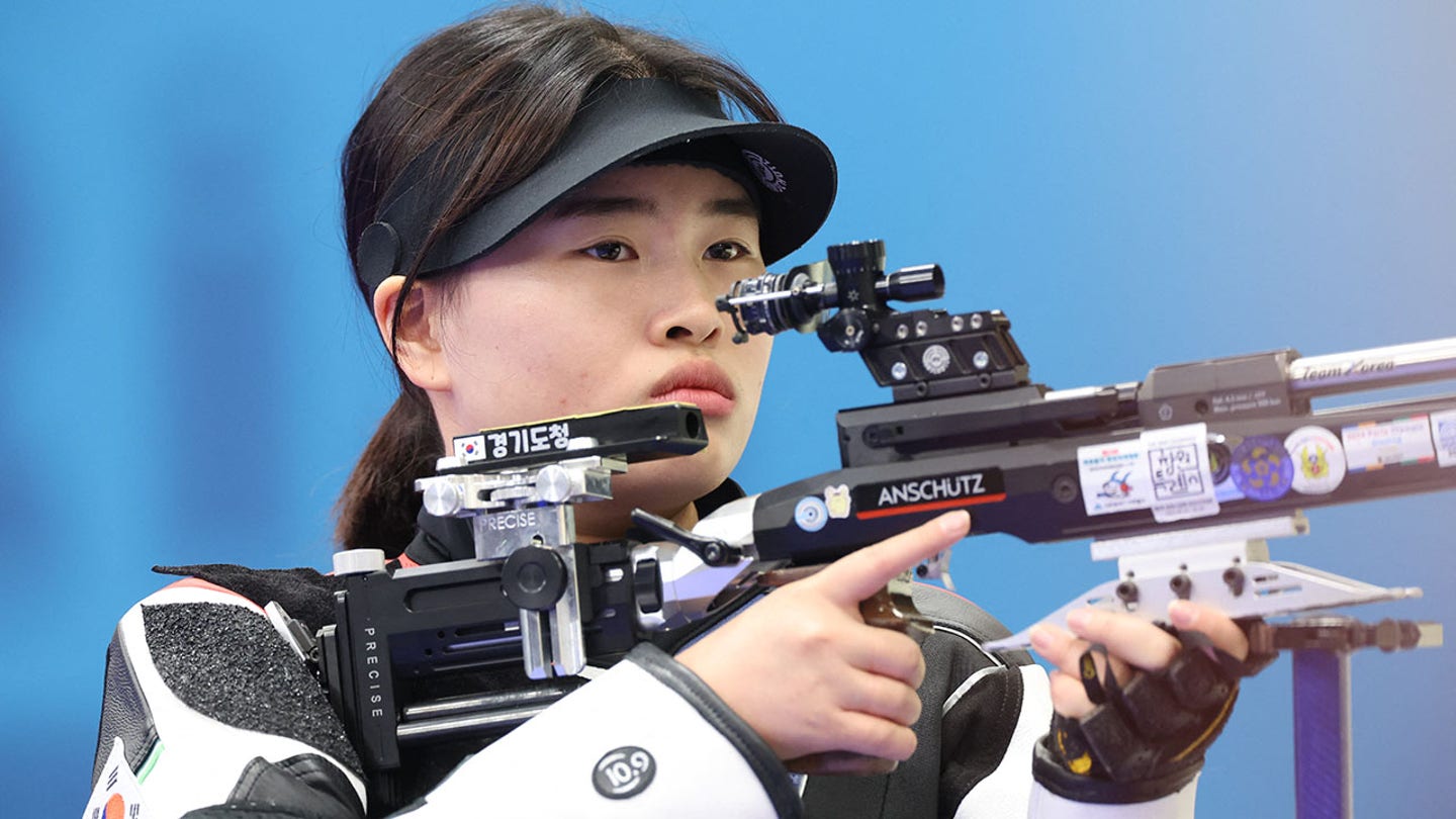 China's Huang Yuting and Sheng Lihao Secure First Gold Medal at 2024 Paris Olympics