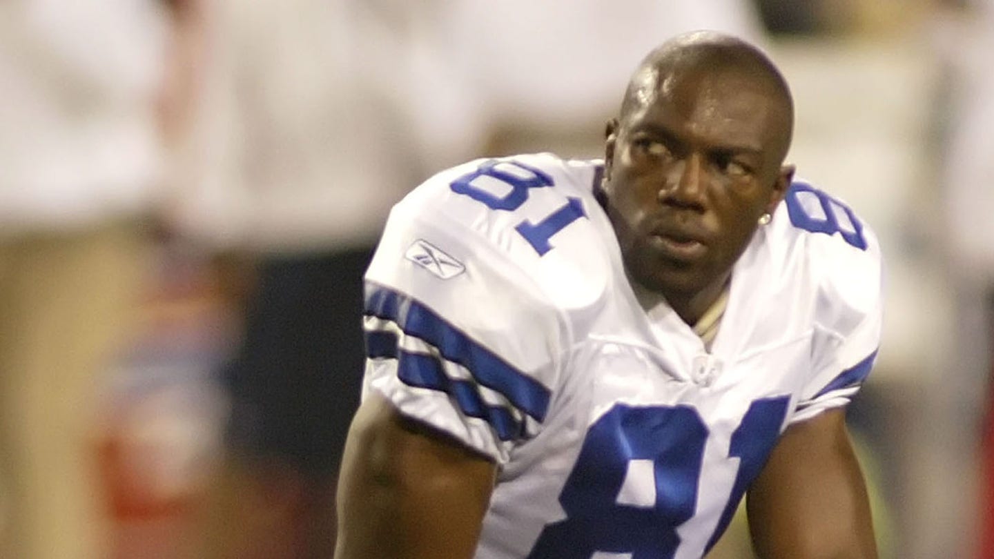 Terrell Owens: 'Tom Brady Ignored Me' When I Offered to Help Buccaneers