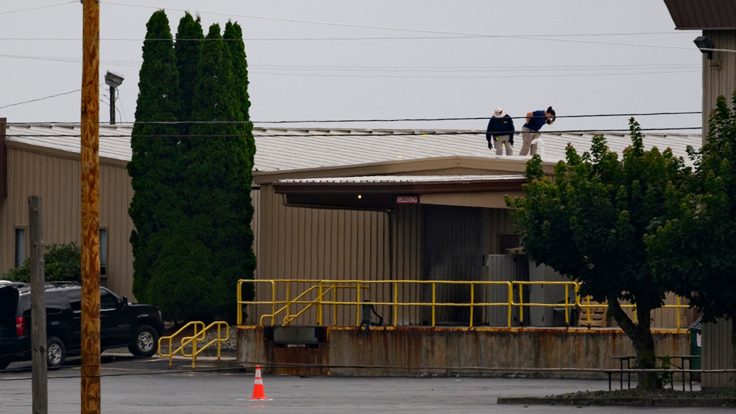 Former SWAT Commander Dismisses Secret Service Sloped Roof Theory