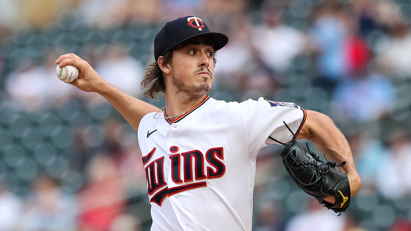 Twins' Joe Ryan Caught Using Baby Powder to Beat the Heat