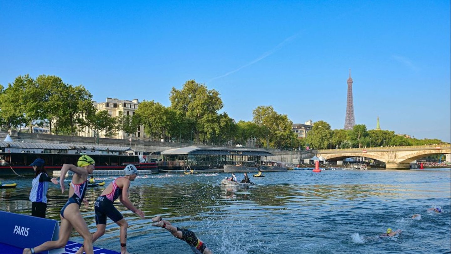 athletes dive in seine