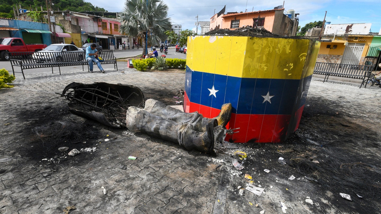 Venezuelan Protesters Topple Chávez Statues in Defiance of Maduro