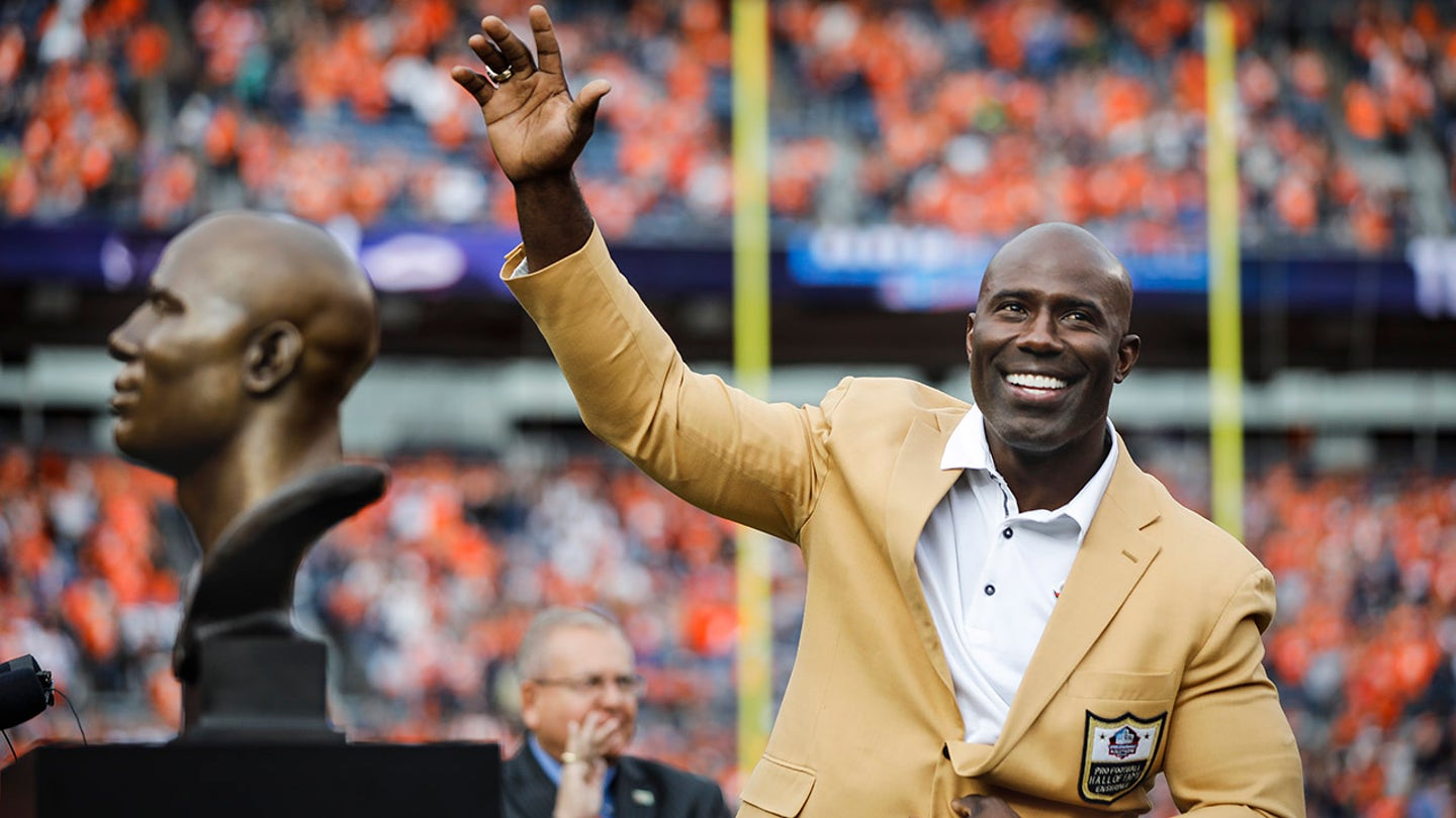 Broncos Legend Terrell Davis Handcuffed, Escorted Off United Airlines Flight After 'Harmless' Interaction