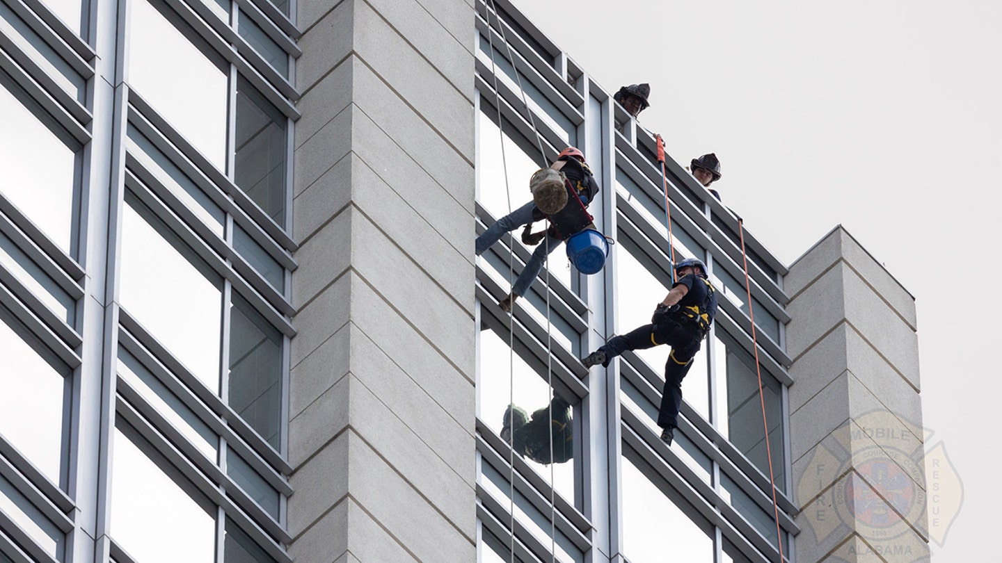 Window Washer Rescued from Alabama's Tallest Building