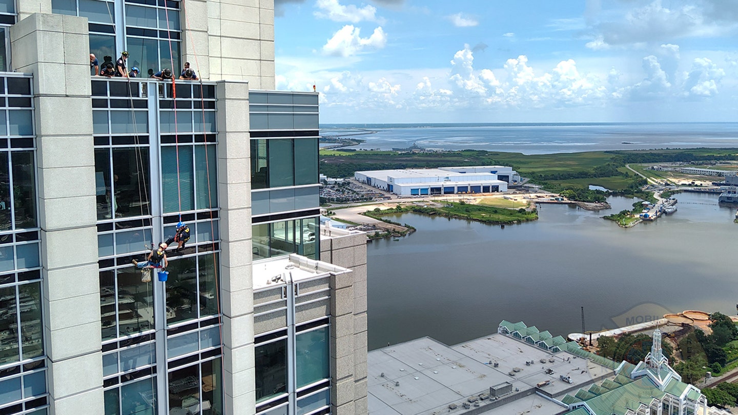 Window Washer Rescued After Equipment Jam Leaves Him Dangling 450 Feet Above Ground