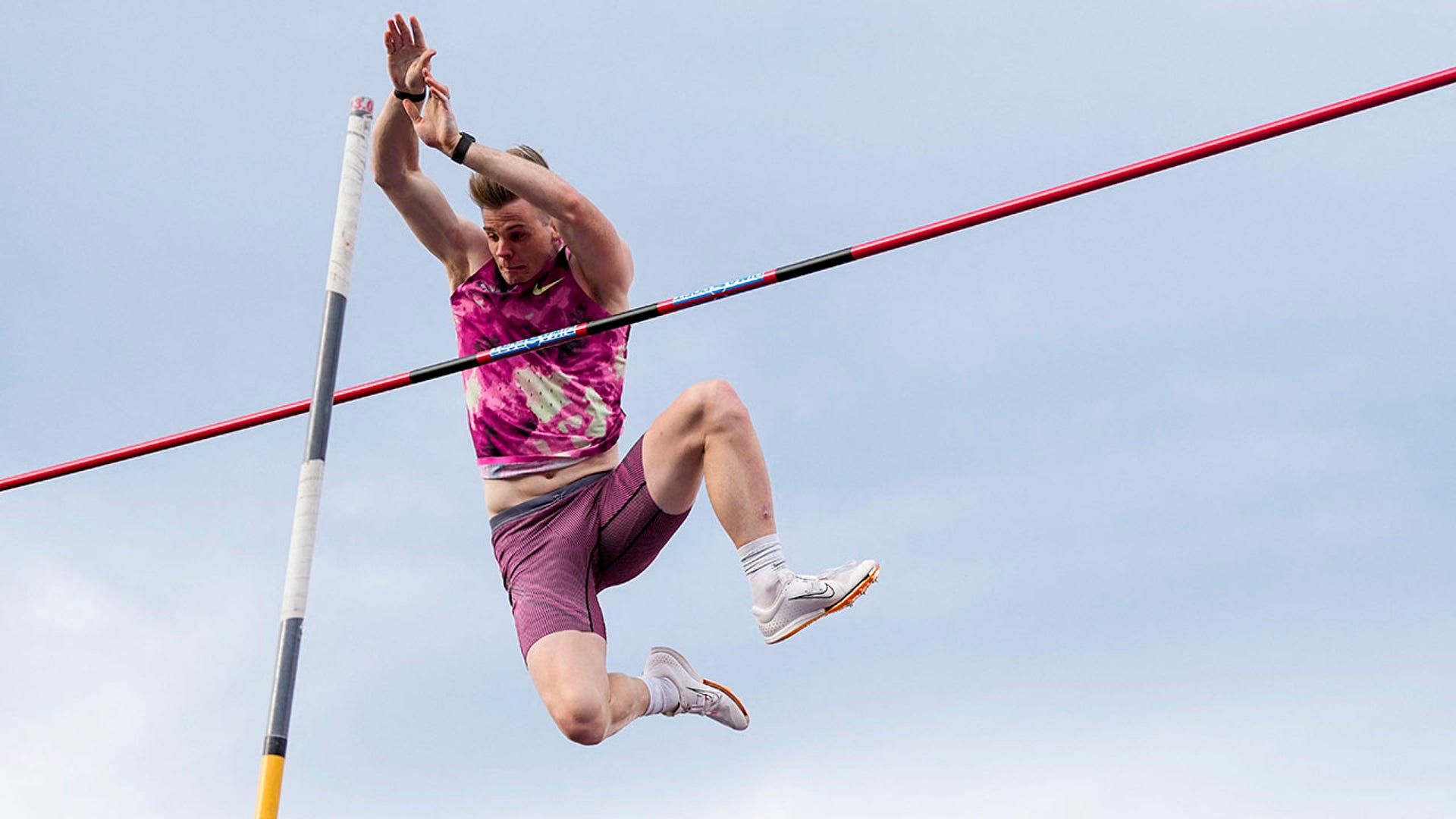 Christopher Nilsen competes