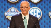 SEC leaders gather at Destin meetings to discuss NIL rules, playoff expansion and whether the conference must govern itself without federal legislation.
