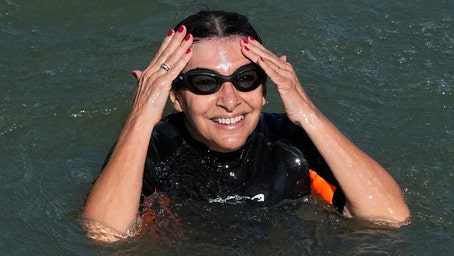Paris mayor swims in Seine River to prove it's clean ahead of Olympic Games