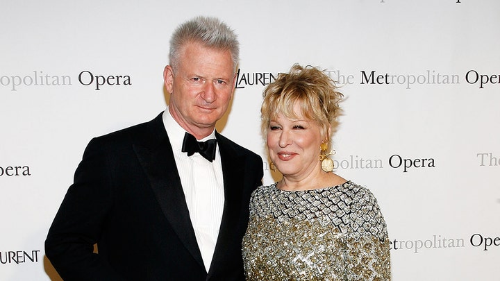 Bette Midler issues apology for insulting tweet