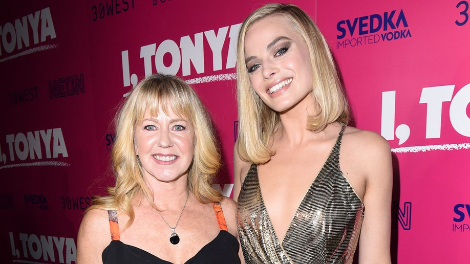 Tonya Harding with Margot Robbie
