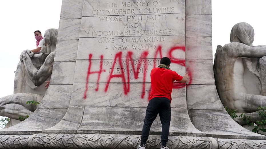 'Reckless failure': Biden admin does nothing when leftists vandalize federal property, says watchdog thumbnail