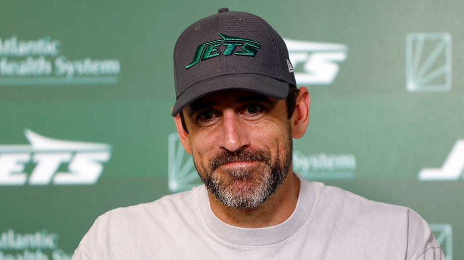 Jets’ Aaron Rodgers shreds politics as an ‘absolute sham’