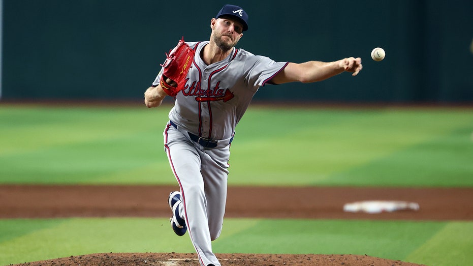 Braves' Chris Sale notches MLB-leading 12th win in victory over Diamondbacks
