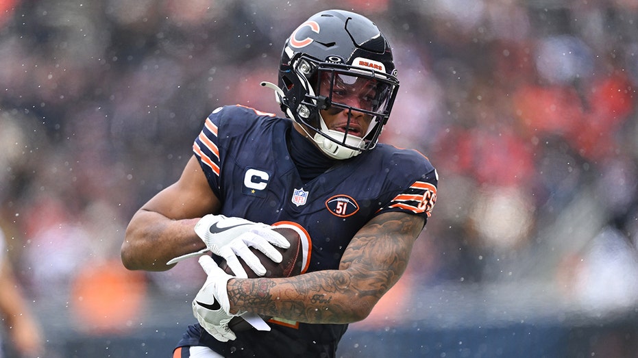 Bears give star receiver DJ Moore most lucrative contract in franchise history: report