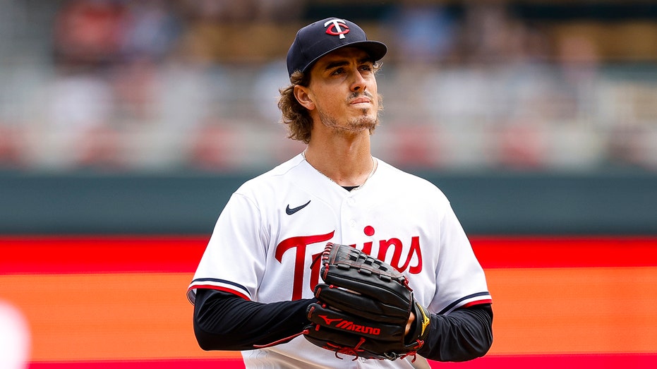 Twins' Joe Ryan caught in viral moment as he pours baby powder down pants in game to combat extreme heat