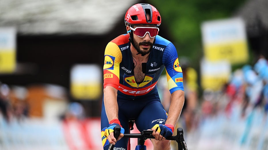 French cyclist Julien Bernard fined for kissing wife, son during Tour de France